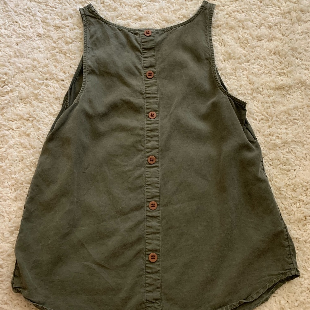 Olive Green Top 🍸